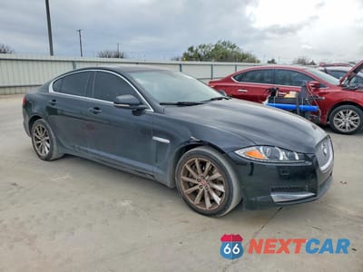 Czwarte zdjęcie samochodu z boku: 2014 JAGUAR XF VIN:SAJWA0ES1EPU16365 - miniatura