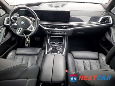 Zdjęcie 8 z 13 samochodu: 2024 BMW X7 M60I VIN:5UX33EM01R9S43092 - miniatura