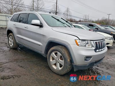 Czwarte zdjęcie samochodu z boku: 2012 JEEP GRAND CHEROKEE LAREDO VIN:1C4RJFAGXCC230067 - miniatura