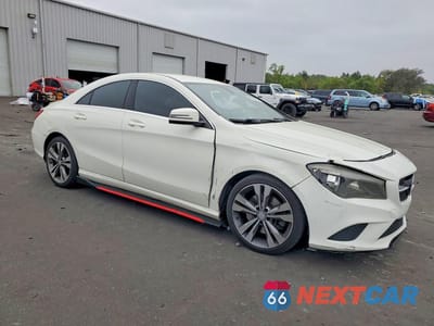 Czwarte zdjęcie samochodu z boku: 2015 MERCEDES-BENZ CLA 250 VIN:WDDSJ4EB4FN254996 - miniatura