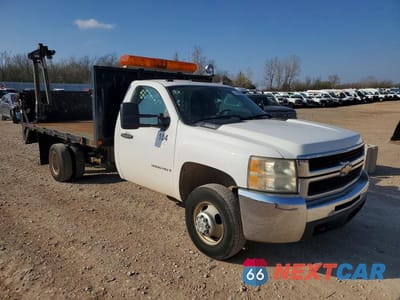 Czwarte zdjęcie samochodu z boku: 2007 CHEVROLET SILVERADO FLATBED TRUCK VIN:1GBJC34K27E560855 - miniatura