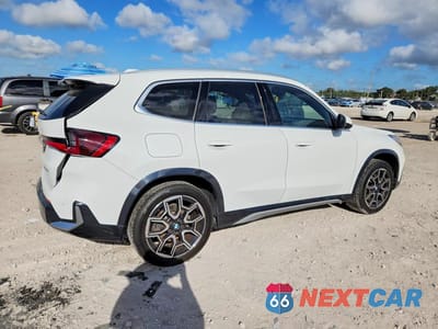 Trzecie zdjęcie samochodu z tyłu: 2025 BMW X1 XDRIVE28I VIN:WBX73EF07S5077418 - miniatura