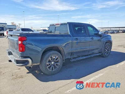 Trzecie zdjęcie samochodu z tyłu: 2021 CHEVROLET SILVERADO C1500 LT VIN:3GCPWCED5MG111316 - miniatura
