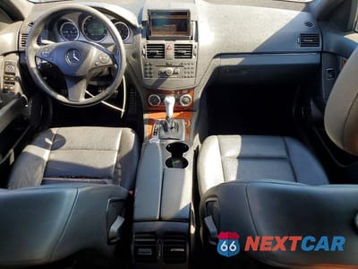 Zdjęcie 8 z 12 samochodu: 2011 MERCEDES-BENZ C 300 VIN:WDDGF5EB0BA516611 - miniatura