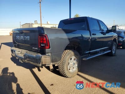 Trzecie zdjęcie samochodu z tyłu: 2025 RAM 2500 BIG HORN VIN:3C6UR5DJ3SG591356 - miniatura