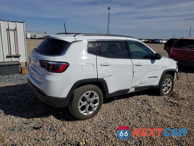 Trzecie zdjęcie samochodu z tyłu: 2026 JEEP COMPASS LATITUDE VIN:3C4NJDBN1TT189459 - miniatura