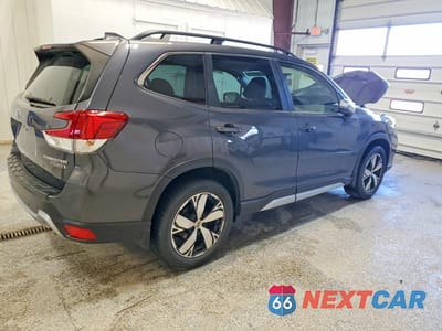 Trzecie zdjęcie samochodu z tyłu: 2021 SUBARU FORESTER TOURING VIN:JF2SKAXC3MH425200 - miniatura