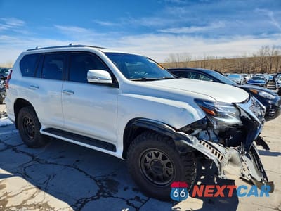 Czwarte zdjęcie samochodu z boku: 2020 LEXUS GX 460 BASE VIN:JTJAM7BX4L5264113 - miniatura