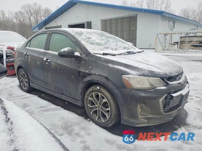Czwarte zdjęcie samochodu z boku: 2017 CHEVROLET SONIC LT VIN:1G1JD5SBXH4170643 - miniatura