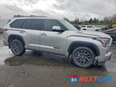 Czwarte zdjęcie samochodu z boku: 2025 TOYOTA SEQUOIA PLATINUM VIN:7SVAAABA1SX054274 - miniatura