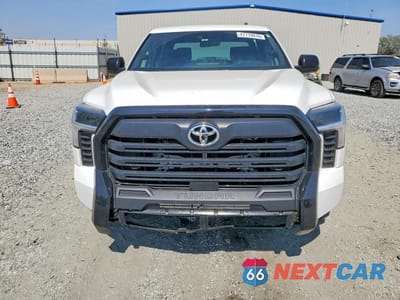 Piąte zdjęcie samochodu w środku: 2025 TOYOTA TUNDRA SR VIN:5TFKB5DB9SX252254 - miniatura