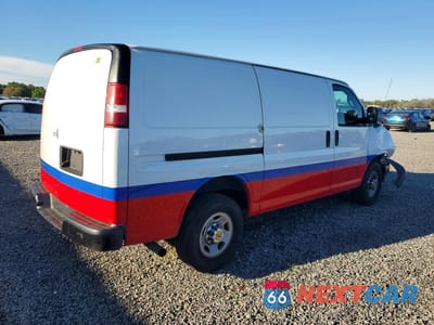 Trzecie zdjęcie samochodu z tyłu: 2018 CHEVROLET EXPRESS 2500 CARGO DELIVERY VAN VIN:1GCWGAFP0J1316557 - miniatura