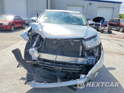 Piąte zdjęcie samochodu w środku: 2018 TOYOTA HIGHLANDER XLE VIN:5TDJZRFH0JS841973 - miniatura