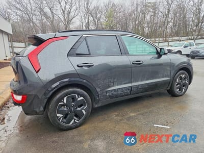 Trzecie zdjęcie samochodu z tyłu: 2023 KIA NIRO EV WIND VIN:KNDCR3L18P5071811 - miniatura