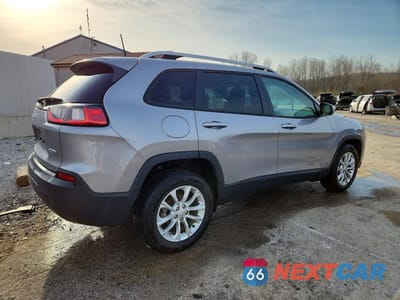 Trzecie zdjęcie samochodu z tyłu: 2020 JEEP CHEROKEE LATITUDE VIN:1C4PJLCB7LD521725 - miniatura