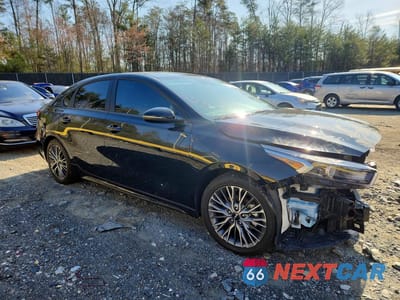 Czwarte zdjęcie samochodu z boku: 2024 KIA FORTE GT-LINE VIN:3KPF54AD3RE801109 - miniatura