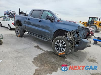 Czwarte zdjęcie samochodu z boku: 2020 CHEVROLET SILVERADO K1500 RST VIN:3GCUYEED7LG421944 - miniatura