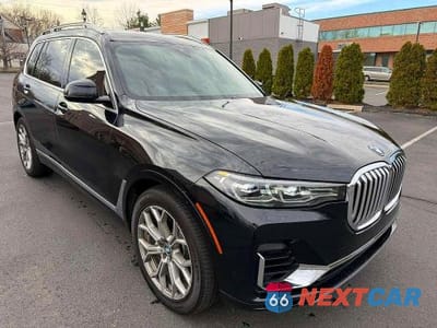 Czwarte zdjęcie samochodu z boku: 2020 BMW X7 XDRIVE40I VIN:5UXCW2C07L9B99326 - miniatura