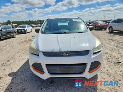 Piąte zdjęcie samochodu w środku: 2016 FORD ESCAPE S VIN:1FMCU0F76GUC57457 - miniatura