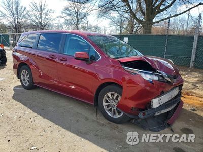 Czwarte zdjęcie samochodu z boku: 2021 TOYOTA SIENNA LE 8-PASSENGER VIN:5TDKRKEC5MS024410 - miniatura
