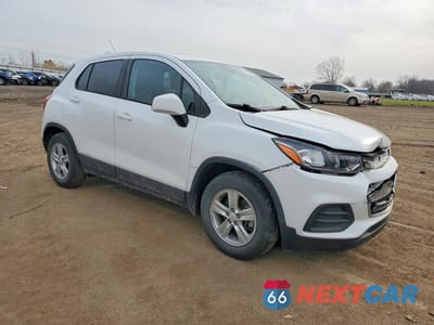 Czwarte zdjęcie samochodu z boku: 2020 CHEVROLET TRAX LS VIN:KL7CJKSB2LB064065 - miniatura