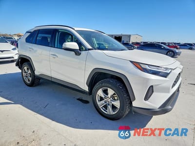 Czwarte zdjęcie samochodu z boku: 2024 TOYOTA RAV4 XLE VIN:2T3W1RFV2RC268086 - miniatura