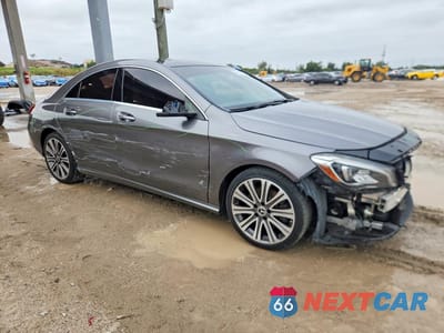 Czwarte zdjęcie samochodu z boku: 2019 MERCEDES-BENZ CLA 250 4MATIC VIN:WDDSJ4GB3KN714317 - miniatura