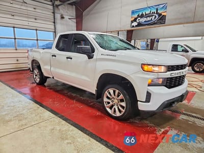 Czwarte zdjęcie samochodu z boku: 2019 CHEVROLET SILVERADO K1500 CUSTOM VIN:1GCRYBEH7KZ311904 - miniatura