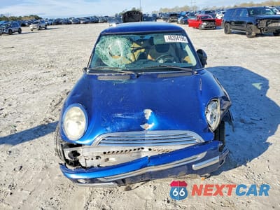 Piąte zdjęcie samochodu w środku: 2003 MINI COOPER VIN:WMWRC33473TJ52078 - miniatura