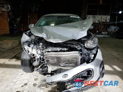 Piąte zdjęcie samochodu w środku: 2020 KIA SPORTAGE LX VIN:KNDPMCAC3L7784831 - miniatura