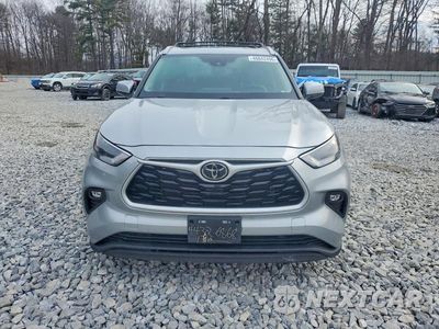 Piąte zdjęcie samochodu w środku: 2022 TOYOTA HIGHLANDER XLE VIN:5TDGZRBH8NS236556 - miniatura