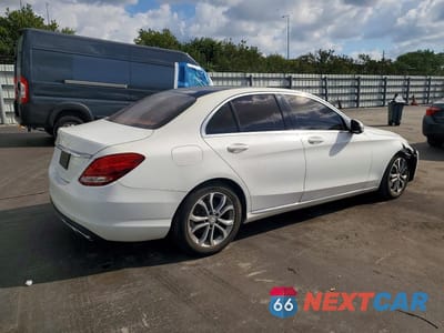Trzecie zdjęcie samochodu z tyłu: 2017 MERCEDES-BENZ C 300 VIN:55SWF4JB0HU196131 - miniatura