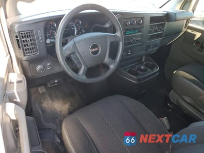 Zdjęcie 8 z 14 samochodu: 2018 GMC SAVANA G2500 VIN:1GTW7AFG4J1214873 - miniatura