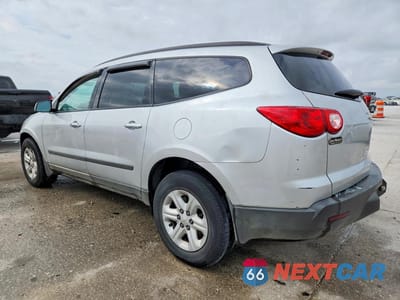 Drugie zdjęcie samochodu z przodu: 2011 CHEVROLET TRAVERSE LS VIN:1GNKRFED0BJ409021 - miniatura