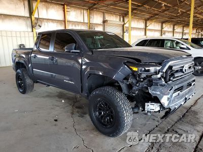 Czwarte zdjęcie samochodu z boku: 2025 TOYOTA TACOMA SR5 VIN:3TMLB5JN5SM167498 - miniatura