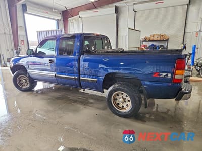Drugie zdjęcie samochodu z przodu: 2000 CHEVROLET SILVERADO K1500 VIN:1GCEK19T6YE388465 - miniatura