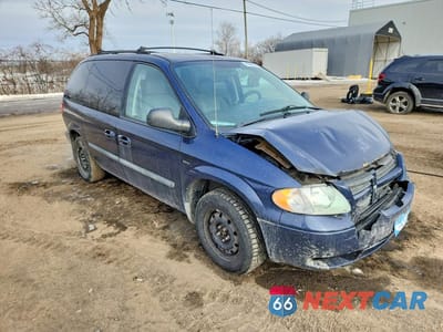 Czwarte zdjęcie samochodu z boku: 2005 DODGE CARAVAN SE VIN:1D4GP25R85B396061 - miniatura