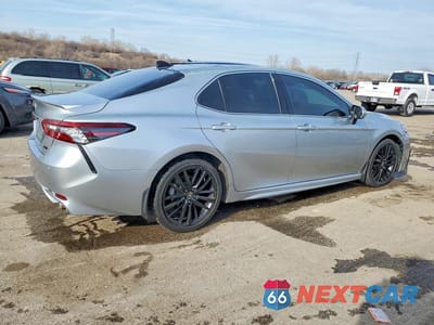 Trzecie zdjęcie samochodu z tyłu: 2021 TOYOTA CAMRY XSE VIN:4T1K61AK0MU552556 - miniatura