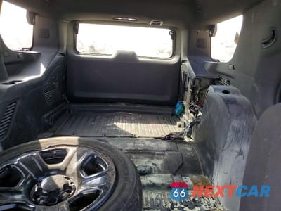 Zdjęcie 10 z 12 samochodu: 2022 CHEVROLET TAHOE C1500 VIN:1GNSCLED6NR247787 - miniatura