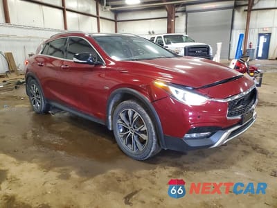 Czwarte zdjęcie samochodu z boku: 2017 INFINITI QX30 PREMIUM VIN:SJKCH5CRXHA022779 - miniatura
