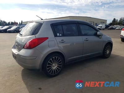 Trzecie zdjęcie samochodu z tyłu: 2007 NISSAN VERSA 1.8 S VIN:3N1BC13E87L421316 - miniatura