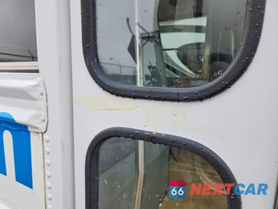 Zdjęcie 9 z 10 samochodu: 2005 CHEV EXPRESS G3500 VIN:1GBHG31V751128199 - miniatura