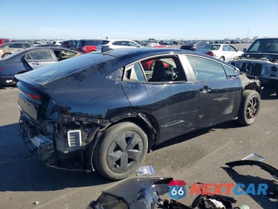 Trzecie zdjęcie samochodu z tyłu: 2026 TOYOTA PRIUS LE VIN:JTDACAAU2T3070542 - miniatura