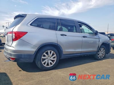 Trzecie zdjęcie samochodu z tyłu: 2020 HONDA PILOT LX VIN:5FNYF5H11LB027483 - miniatura