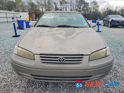 Piąte zdjęcie samochodu w środku: 1997 TOYOTA CAMRY LE VIN:4T1BG22K8VU087219 - miniatura