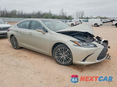 Czwarte zdjęcie samochodu z boku: 2025 LEXUS ES 350 BASE VIN:58ADZ1B11SU190880 - miniatura