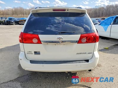 Piąte zdjęcie samochodu w środku: 2010 TOYOTA SIENNA XLE LIMITED VIN:5TDYK4CC9AS312388 - miniatura