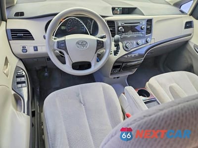 Zdjęcie 8 z 13 samochodu: 2011 TOYOTA SIENNA LE 7-PASSENGER VIN:5TDJK3DC8BS019481 - miniatura