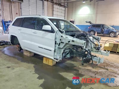 Czwarte zdjęcie samochodu z boku: 2019 JEEP GRAND CHEROKEE LAREDO VIN:1C4RJFAG0KC829316 - miniatura