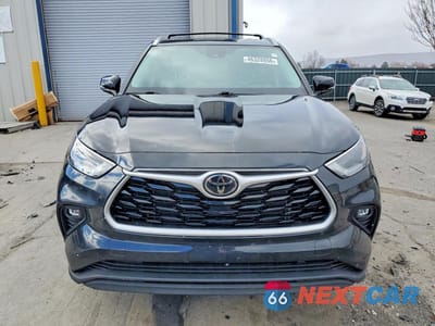 Piąte zdjęcie samochodu w środku: 2022 TOYOTA HIGHLANDER XLE VIN:5TDGZRBH3NS578304 - miniatura